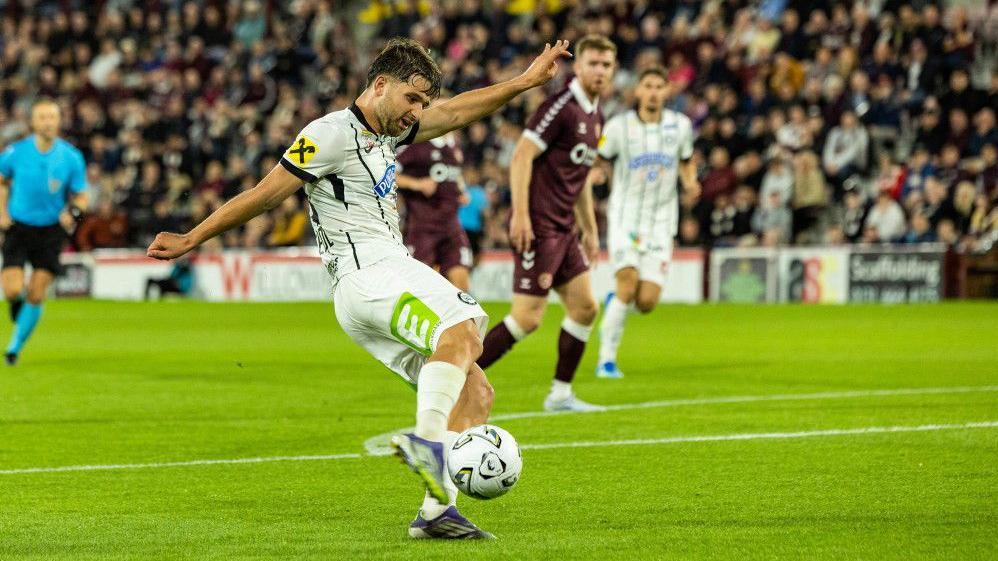 Heart of Midlothian and SK Sturm Graz Share Spoils in Goalless Draw